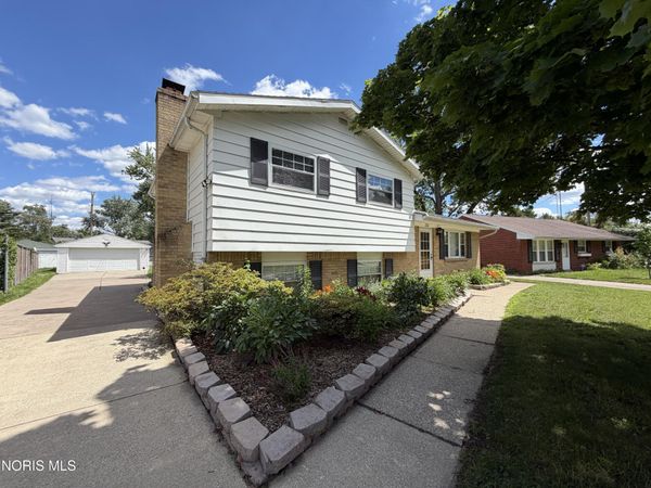 333 Danesmoor Road , Holland, OH 43528