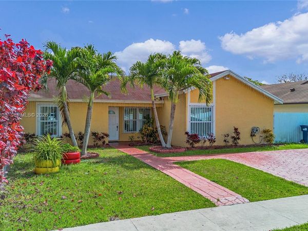 12622 SW 211th Ter , Miami, FL 33177