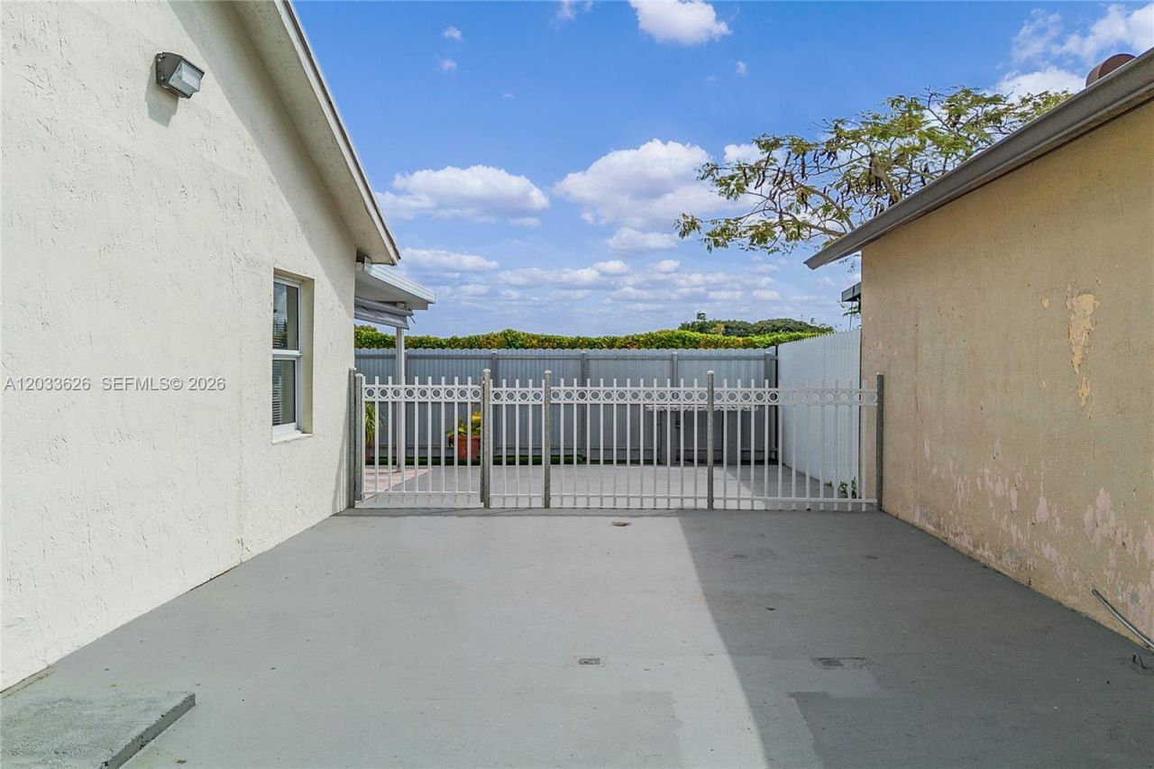 12622 SW 211th Ter , Miami, FL 33177 Photo