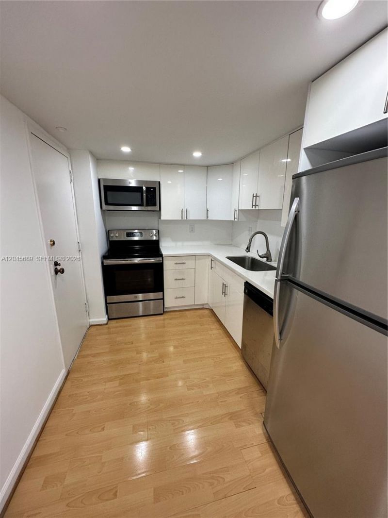 2333 Brickell Ave , Unit 1610, Miami, FL 33129 Photo