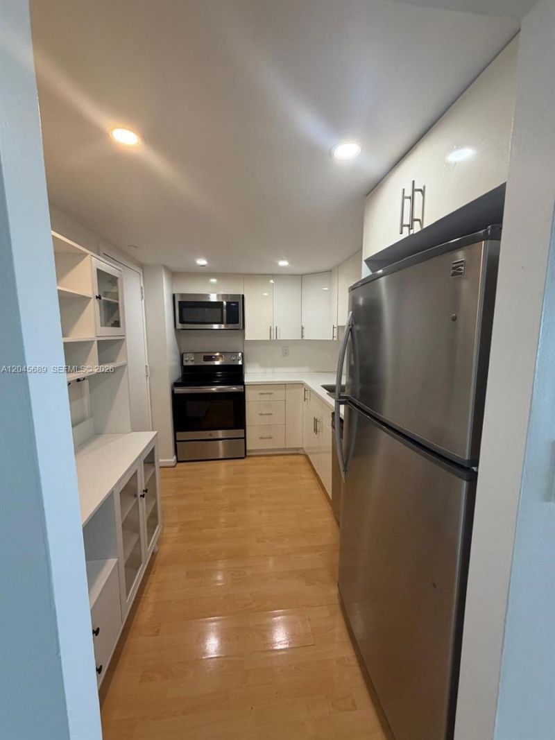 2333 Brickell Ave , Unit 1610, Miami, FL 33129 Photo