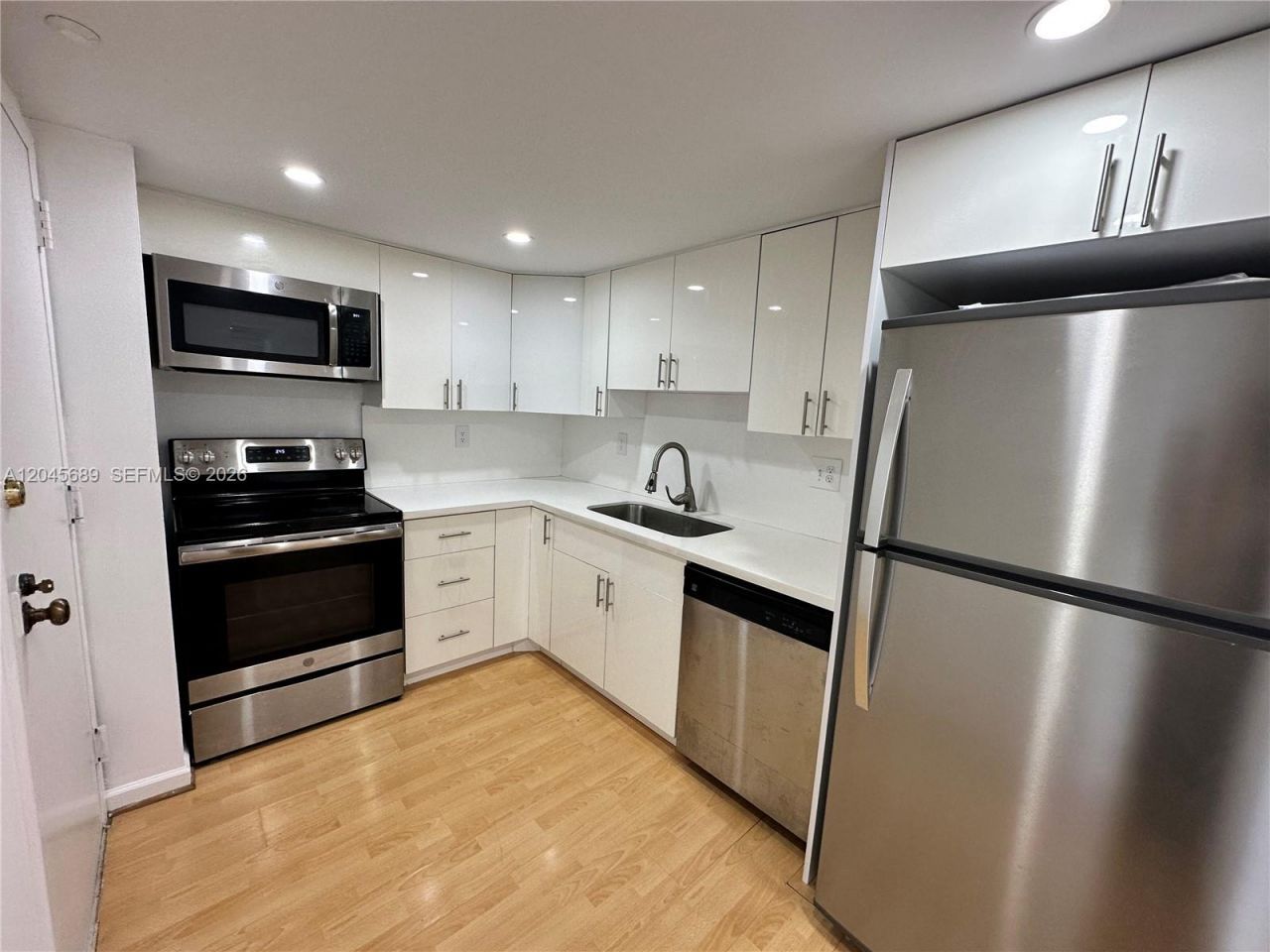 2333 Brickell Ave , Unit 1610, Miami, FL 33129 Photo