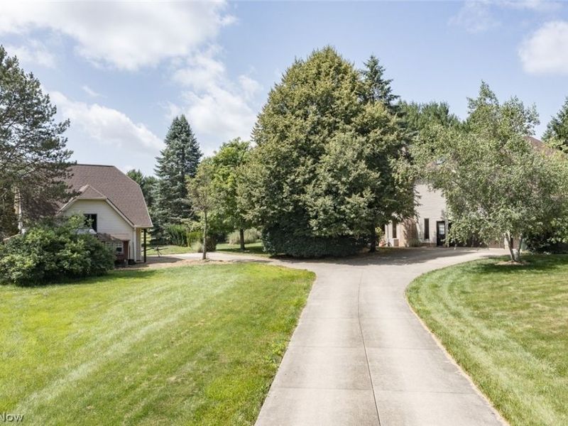 3815 W Sweet Briar Drive, Medina, OH 44256 Photo 3