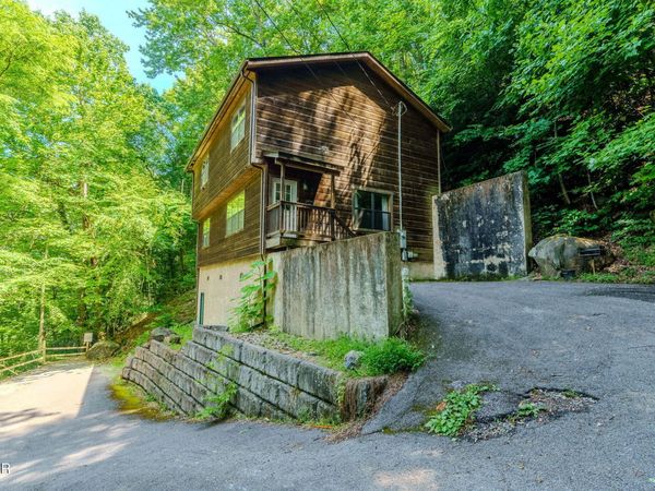 933 Ski Mountain Road, Gatlinburg, TN 37738