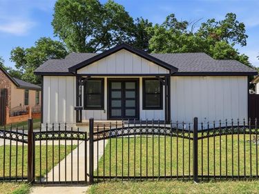 2610 Sharon Street , Dallas, TX 75211