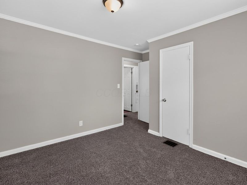 636 S Ashburton Road , Columbus, OH 43213 Photo 16
