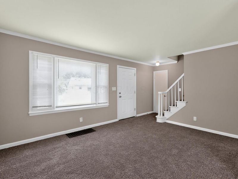 636 S Ashburton Road , Columbus, OH 43213 Photo 6