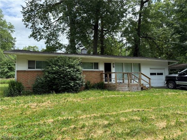 2368 Montgomery Avenue NW, Warren, OH 44485
