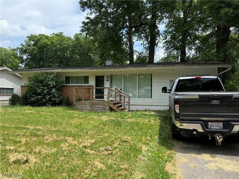 2368 Montgomery Avenue NW, Warren, OH 44485 Photo 2