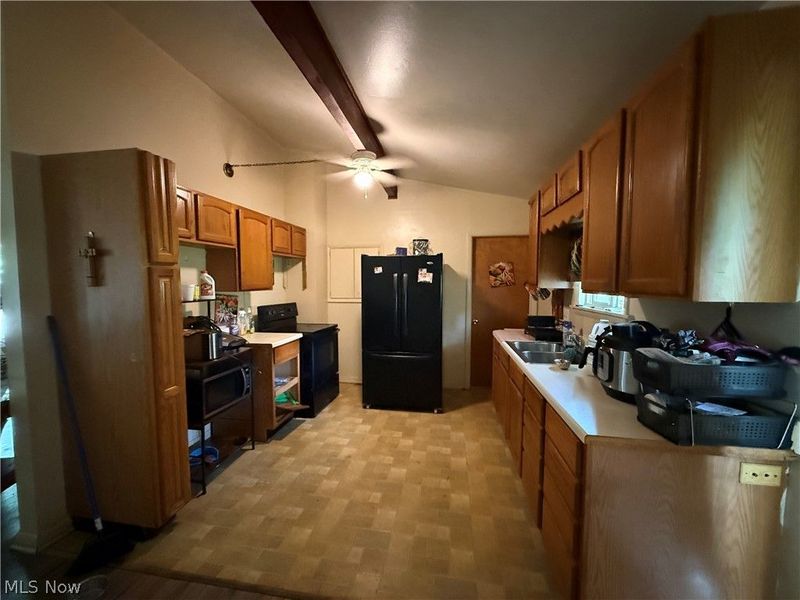2368 Montgomery Avenue NW, Warren, OH 44485 Photo 3
