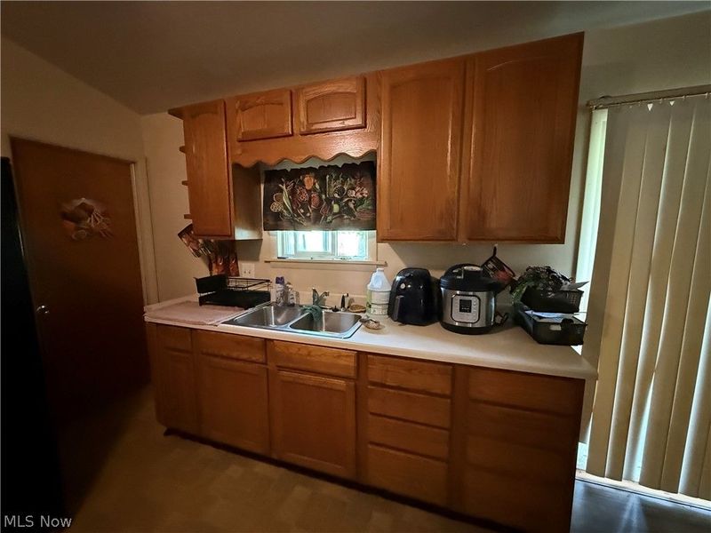 2368 Montgomery Avenue NW, Warren, OH 44485 Photo 4