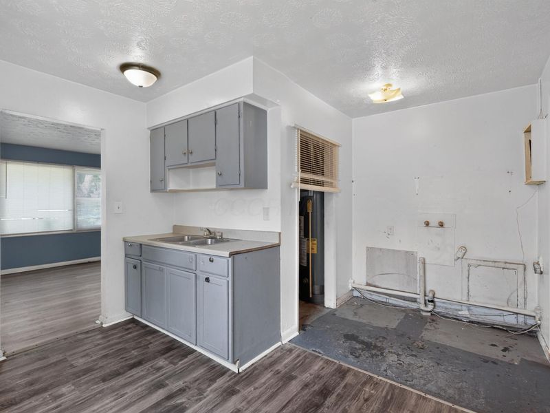 2418 Century Drive , Columbus, OH 43211 Photo 10