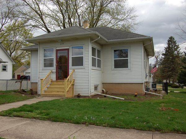 653 Jay Street , Elgin, IL 60120