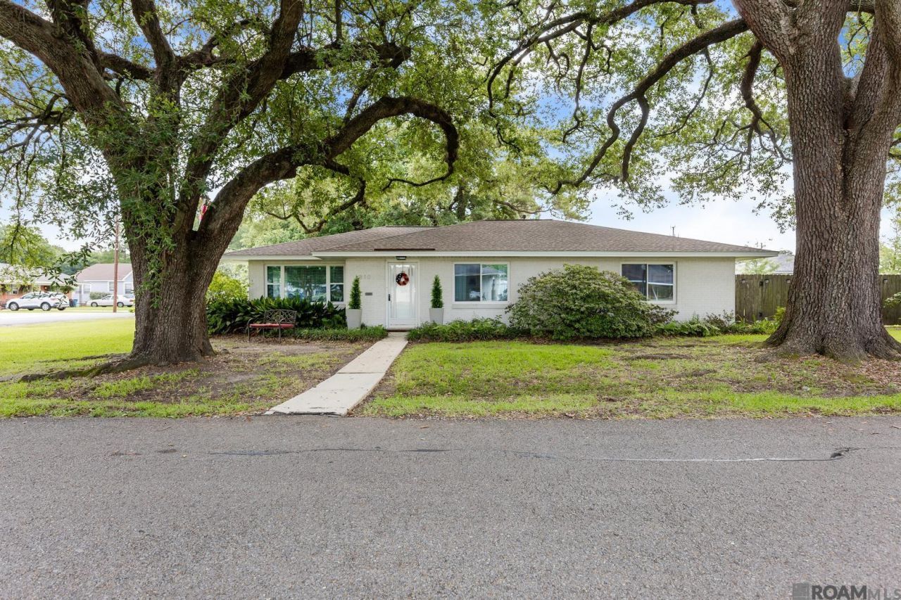810 Whitehead Blvd, Port Allen, LA 70767 Main Photo