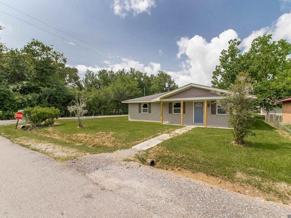 210 Sparrow St, Labadieville, LA 70372