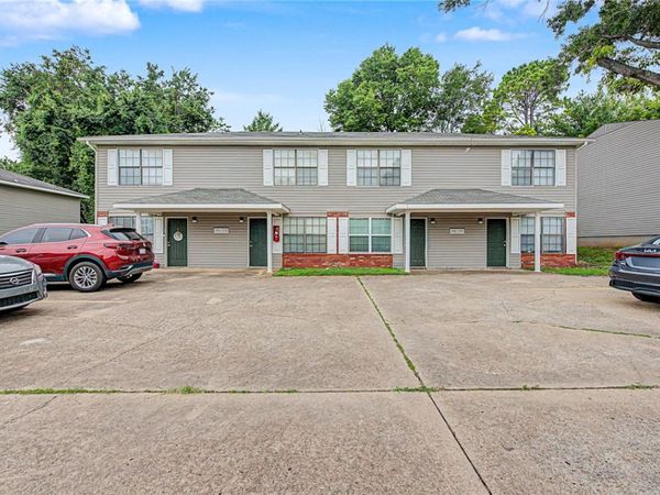 2731, 2733, 2735, & 2737 N Valencia Avenue , Fayetteville, AR 72703
