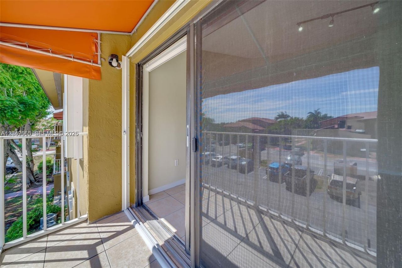 15630 SW 80th St , Unit I-302, Miami, FL 33193 Photo