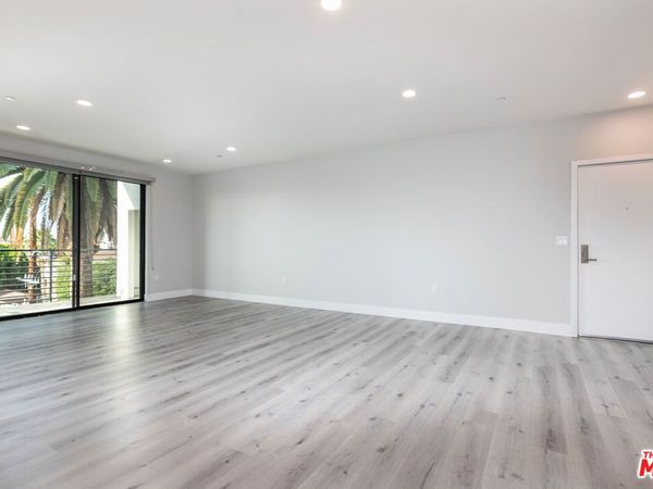 14612 Calvert Street, Unit 301, Van Nuys, CA 91411