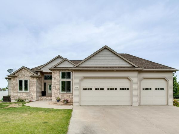 718 N Sedona Drive, West Fargo, ND 58078