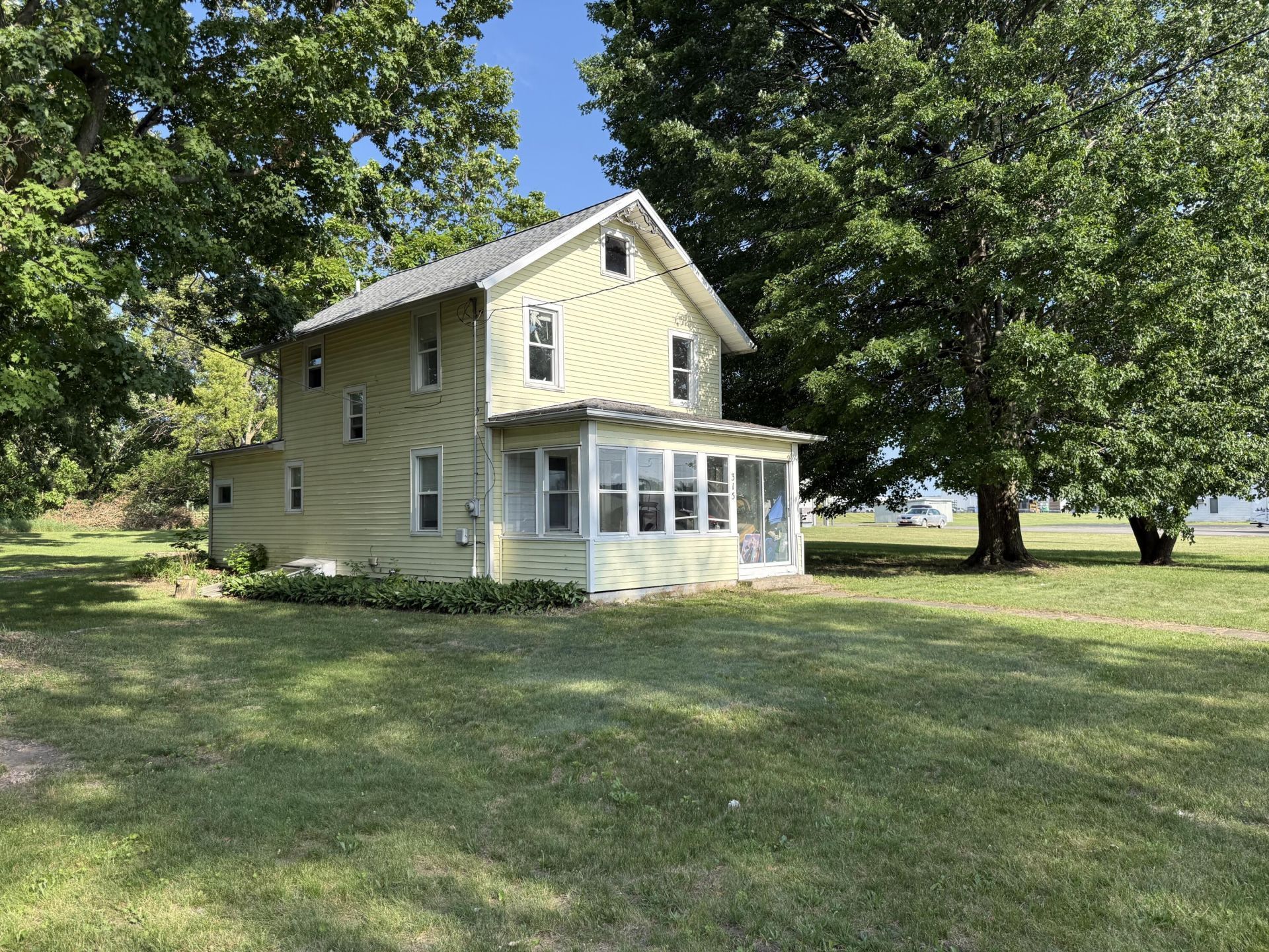315 Reading Avenue, Jonesville, MI 49250 Main Photo