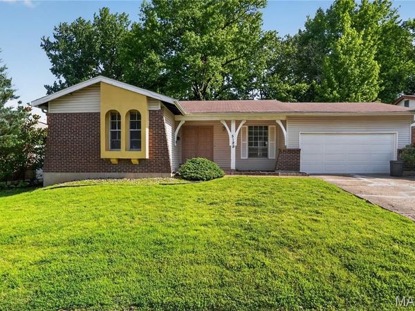 5129 Longhorn Trail , Florissant, MO 63033