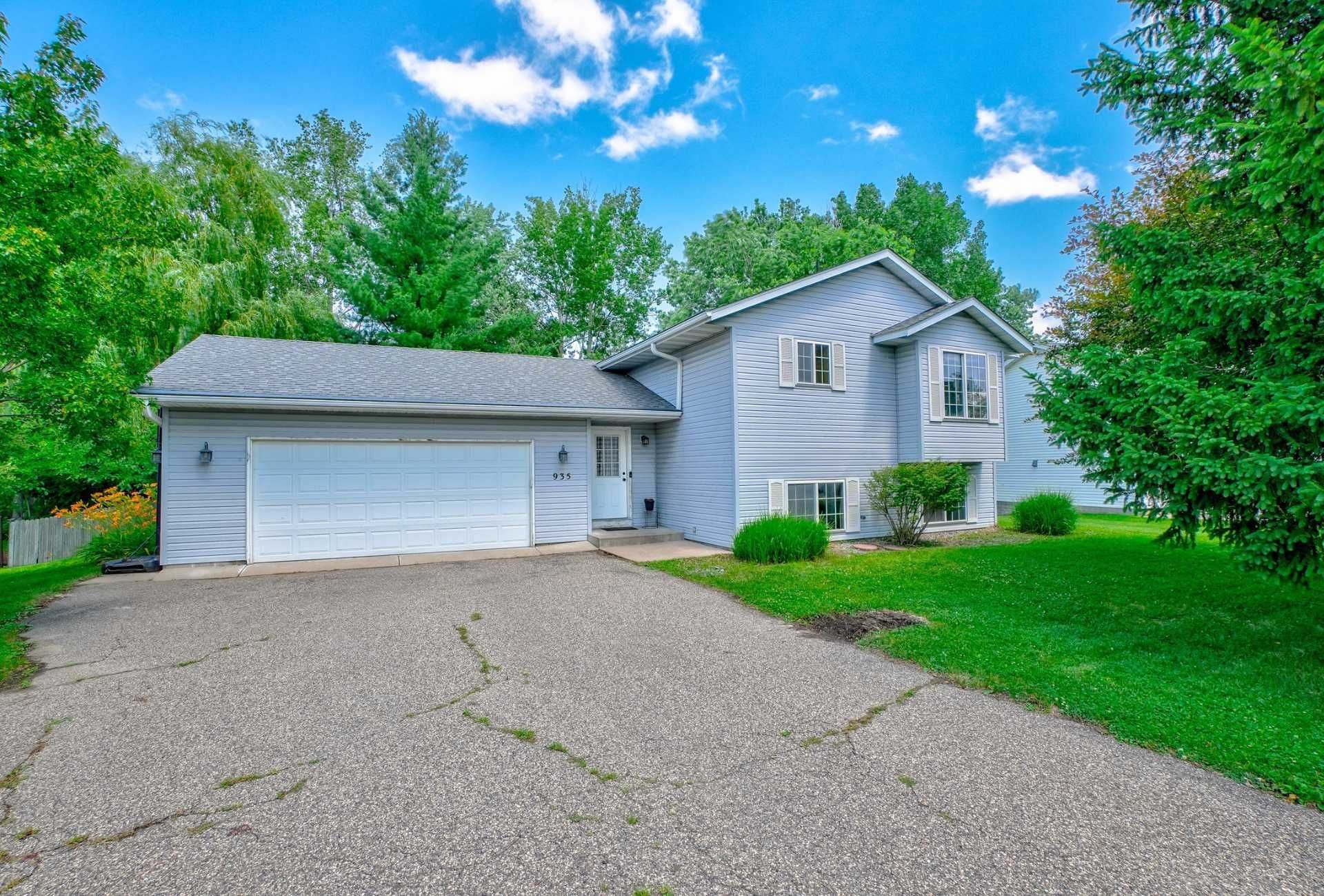 935 2nd Avenue SW, Forest Lake, MN 55025