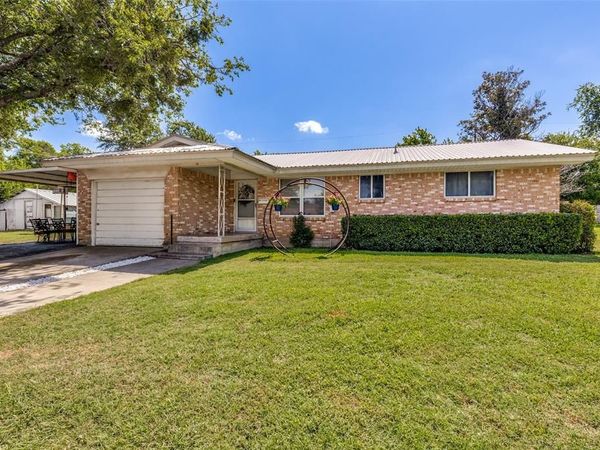 401 S Vick Street , Decatur, TX 76234