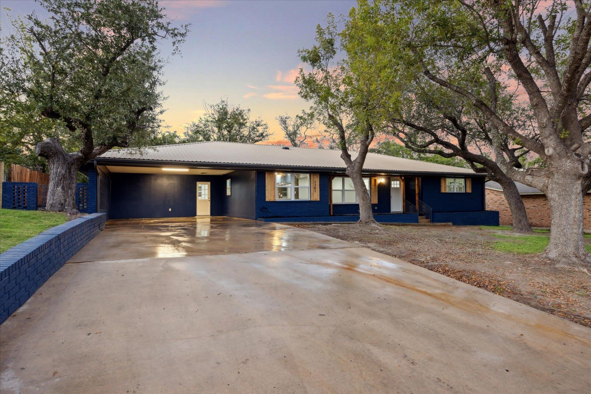 1305 W 1st St, Lampasas, TX 76550 Main Photo