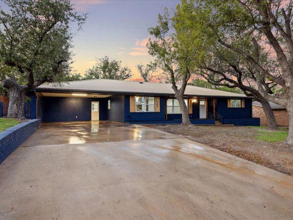 1305 W 1st ST, Lampasas, TX 76550