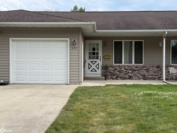 277 4th St SE, Unit 2, Britt, IA 50423