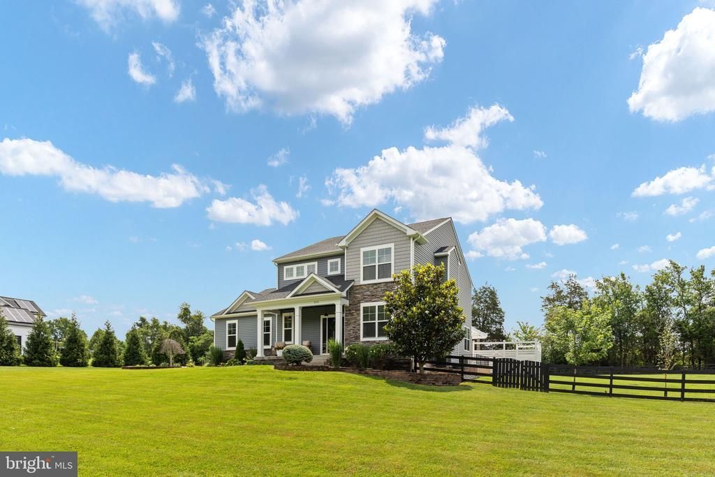 215 Saddle Ridge Lane, Fredericksburg, VA 22406 Main Photo