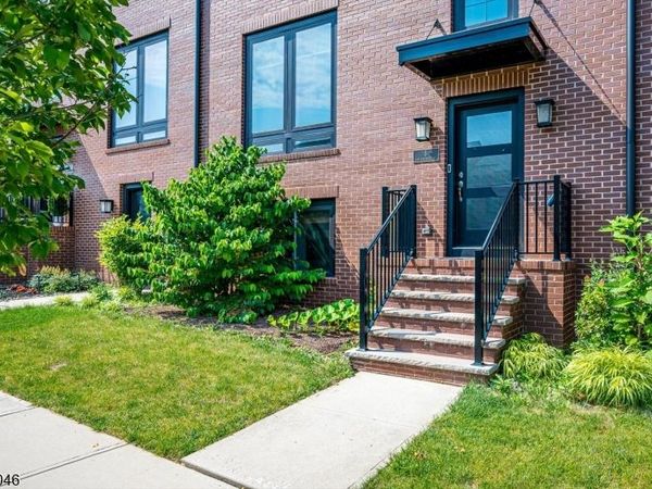 5 E Hartwick Dr, Montgomery, NJ 08558