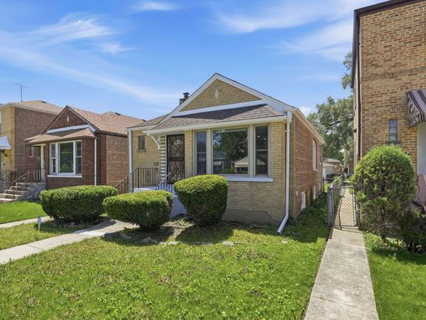 555 E 105th Street , Chicago, IL 60628