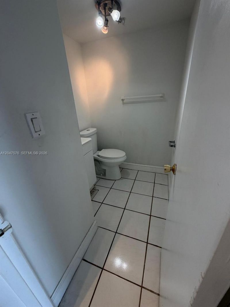 1990 Marseille Dr , Unit 303, Miami Beach, FL 33141 Photo