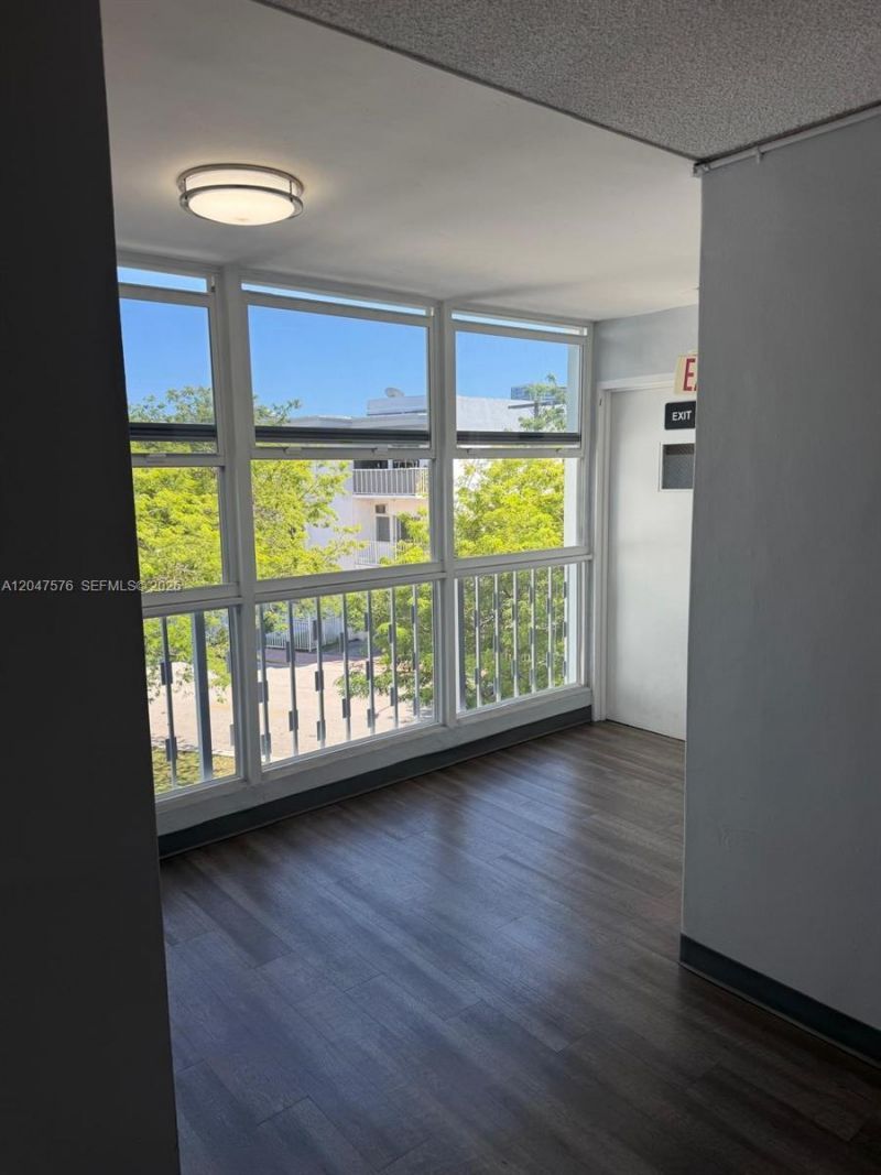 1990 Marseille Dr , Unit 303, Miami Beach, FL 33141 Photo