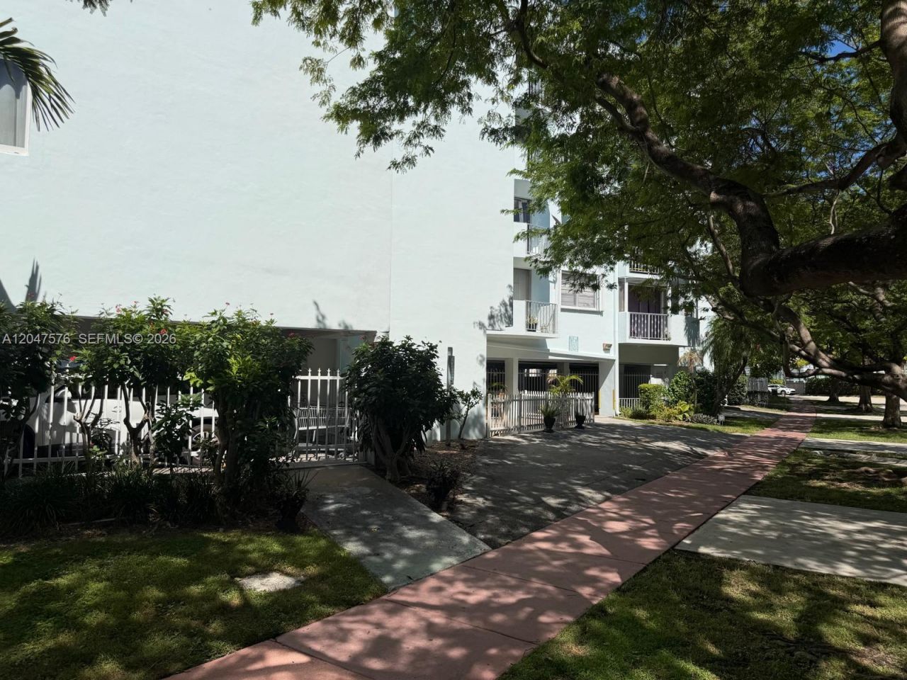 1990 Marseille Dr , Unit 303, Miami Beach, FL 33141 Photo