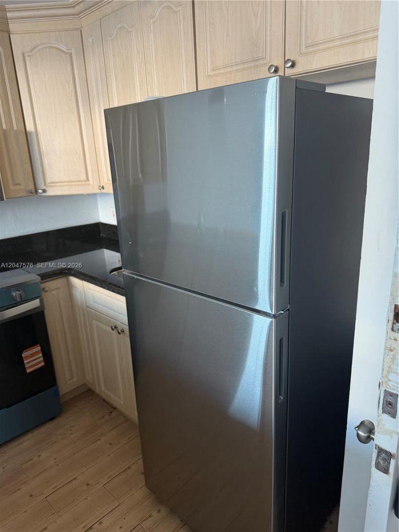 1990 Marseille Dr, Unit 303, Miami Beach, FL 33141 Photo