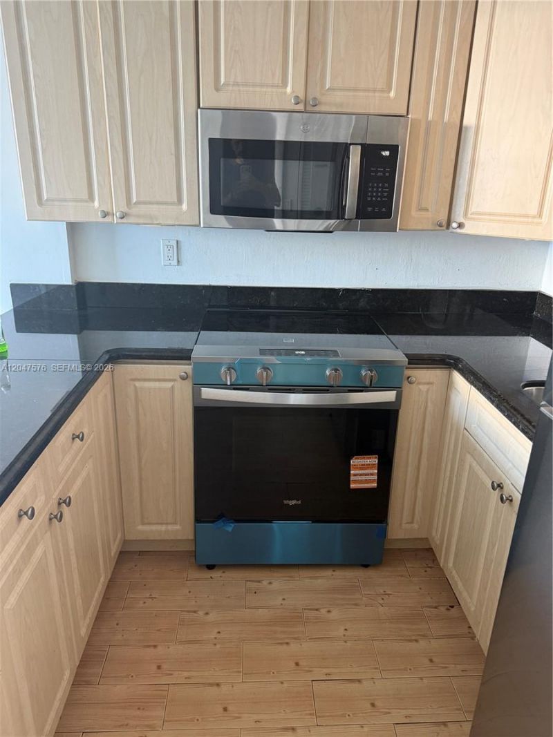 1990 Marseille Dr, Unit 303, Miami Beach, FL 33141 Photo