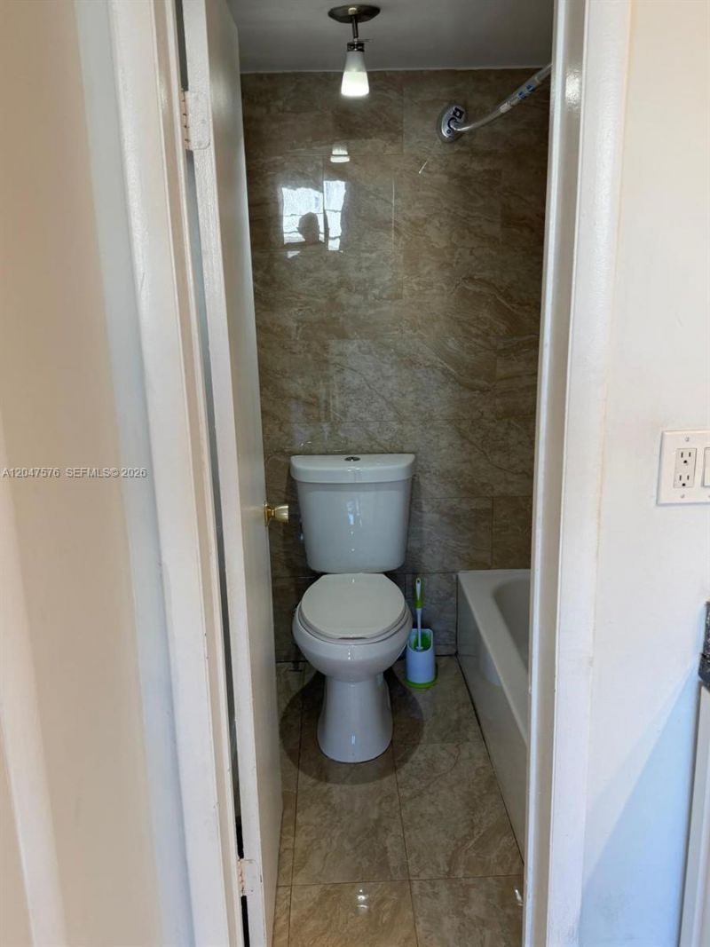1990 Marseille Dr , Unit 303, Miami Beach, FL 33141 Photo