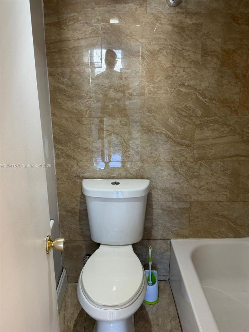 1990 Marseille Dr , Unit 303, Miami Beach, FL 33141 Photo