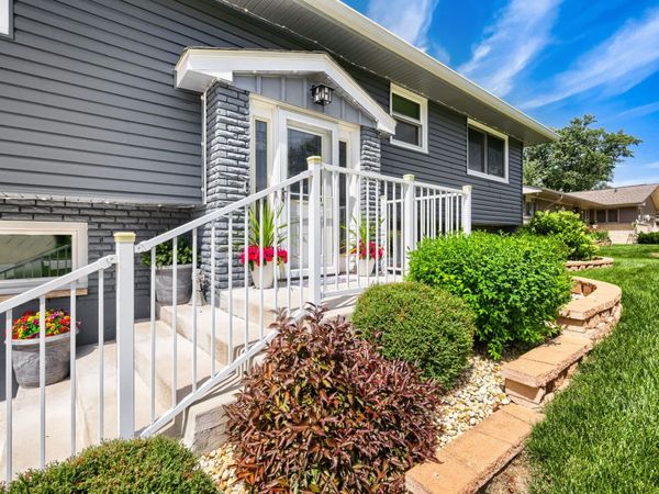 1662 Kimberly Avenue , Elgin, IL 60123