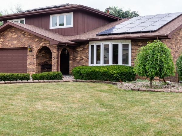 9157 S 83rd Court, Hickory Hills, IL 60457