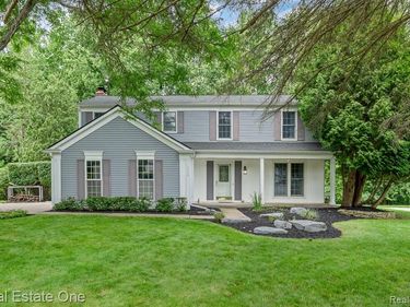 1377 Barneswood Lane, Rochester Hills, MI 48306