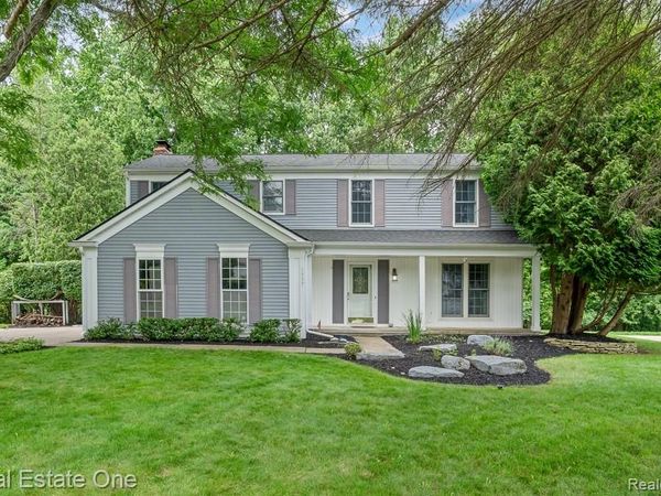 1377 Barneswood Lane, Rochester Hills, MI 48306