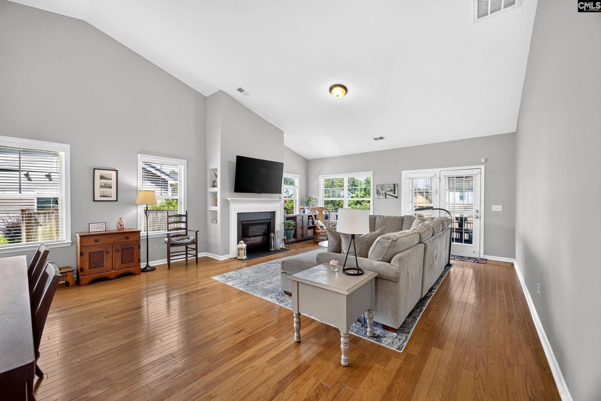 117 Bonhill Drive  Photo 8