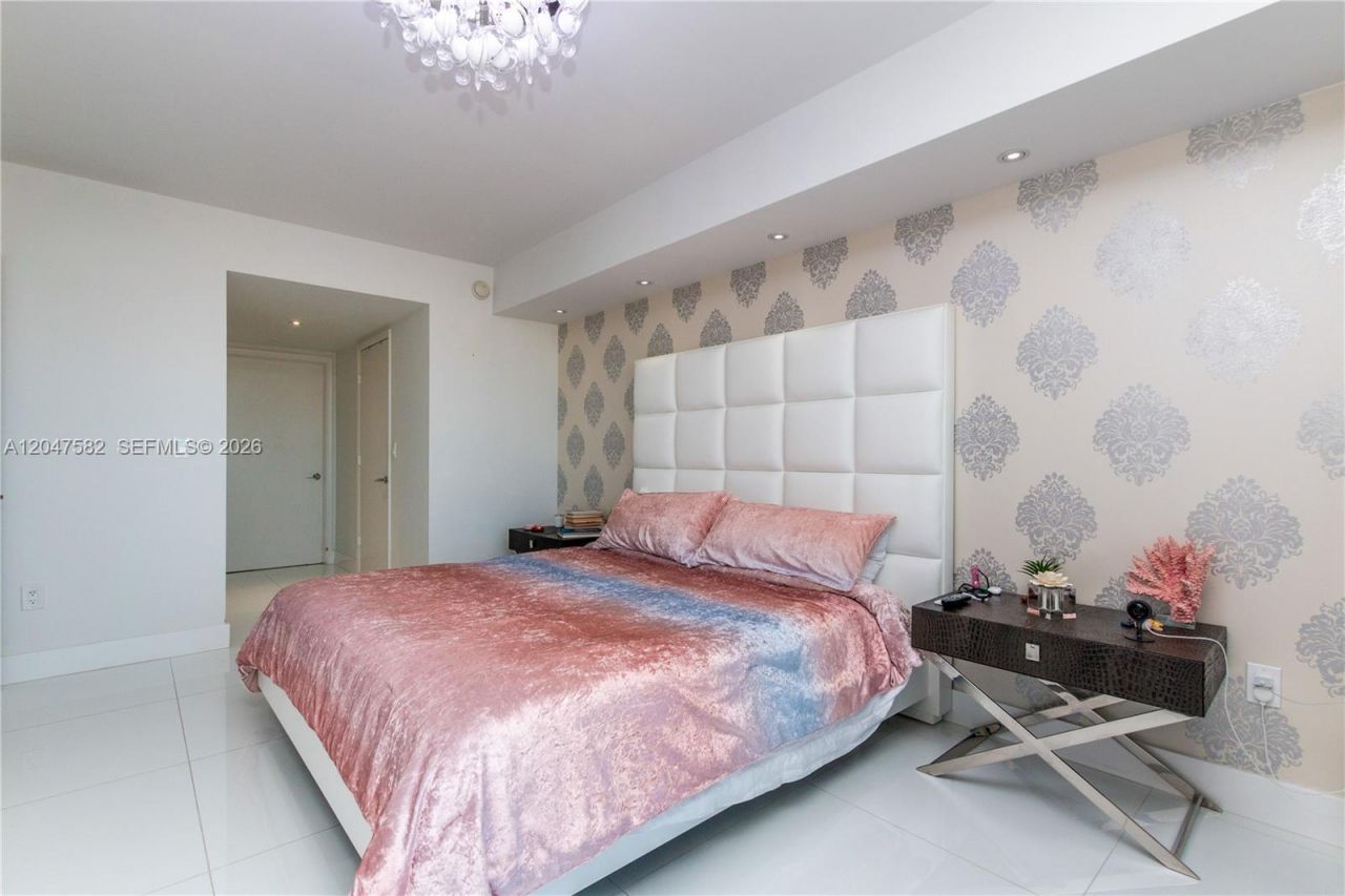 17201 Collins Ave , Unit 1807, Sunny Isles Beach, FL 33160 Photo