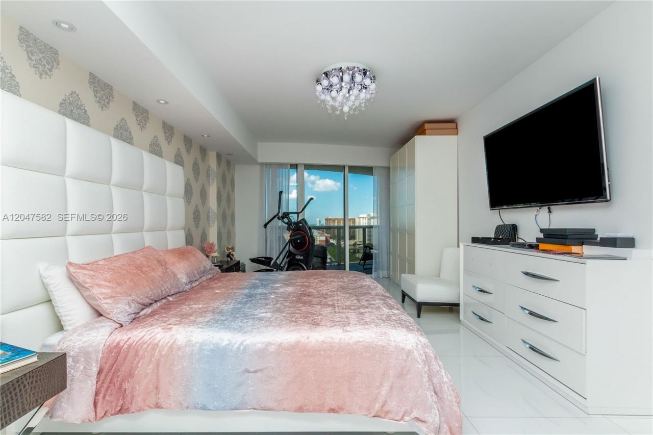 17201 Collins Ave , Unit 1807, Sunny Isles Beach, FL 33160 Photo