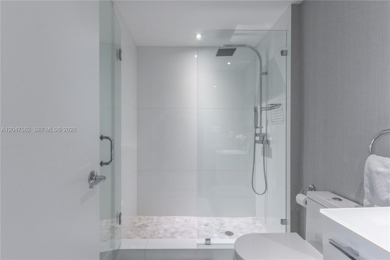 17201 Collins Ave , Unit 1807, Sunny Isles Beach, FL 33160 Photo