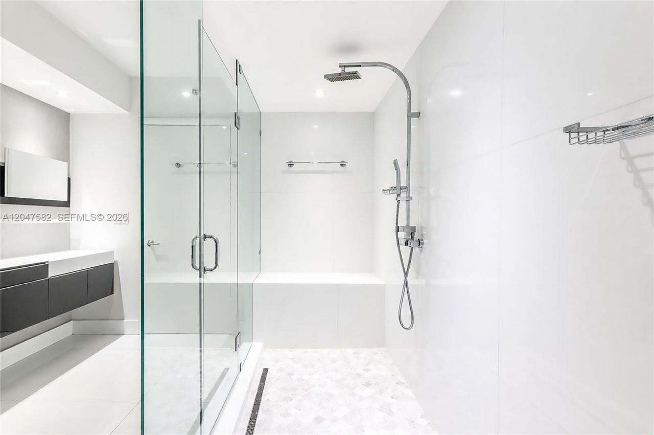 17201 Collins Ave, Unit 1807, Sunny Isles Beach, FL 33160 Photo