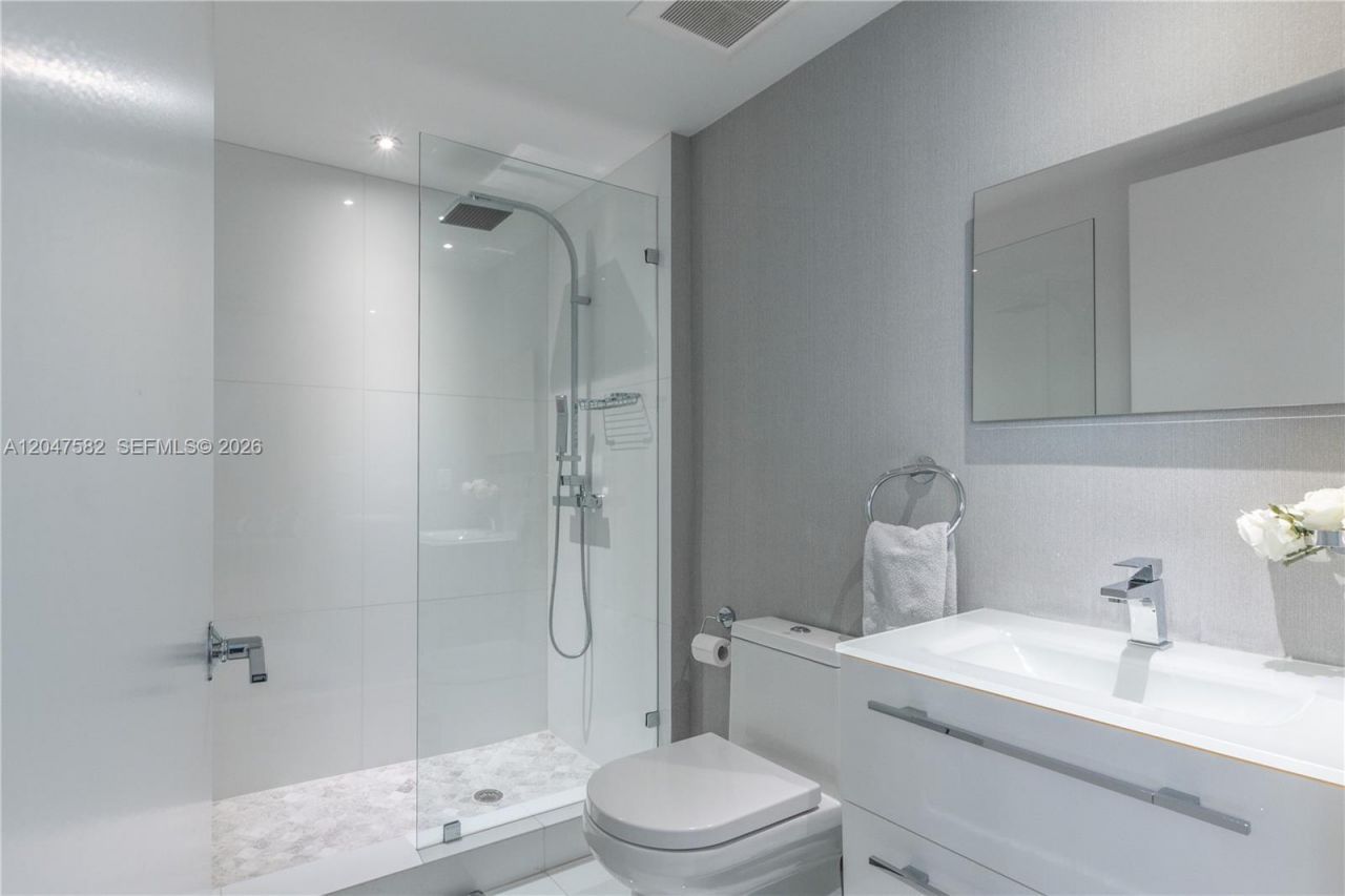 17201 Collins Ave , Unit 1807, Sunny Isles Beach, FL 33160 Photo
